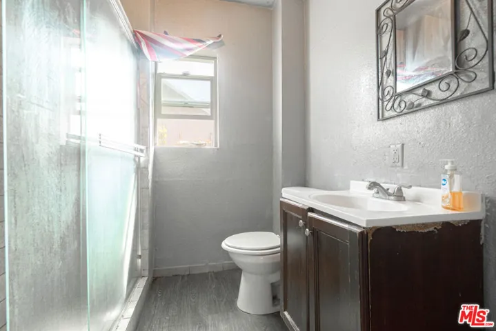 956 E 33rd Street, Los Angeles, California 90011
