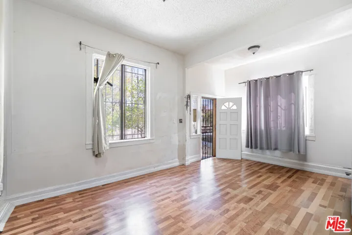 956 E 33rd Street, Los Angeles, California 90011