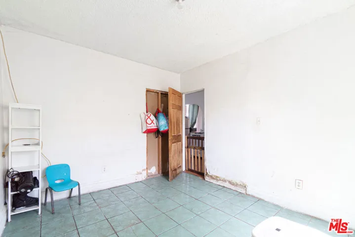 956 E 33rd Street, Los Angeles, California 90011