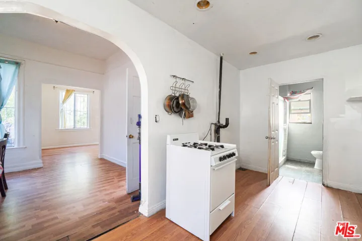956 E 33rd Street, Los Angeles, California 90011