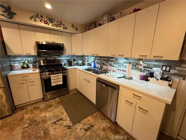 1434 Highland 13, Duarte, California 91010