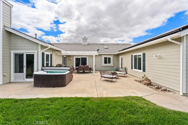 820 Santa Fe Highlands Dr, Ramona, California 92065