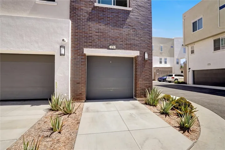 176 Novel, Irvine, California 92618