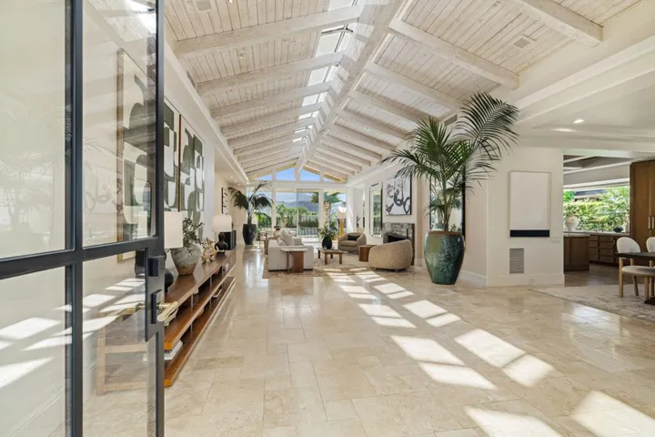 Entry into foyer