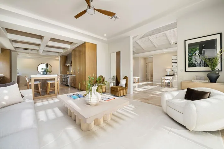 Sitting area off kitchen