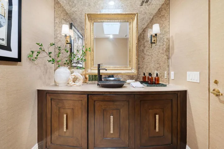 Powder room