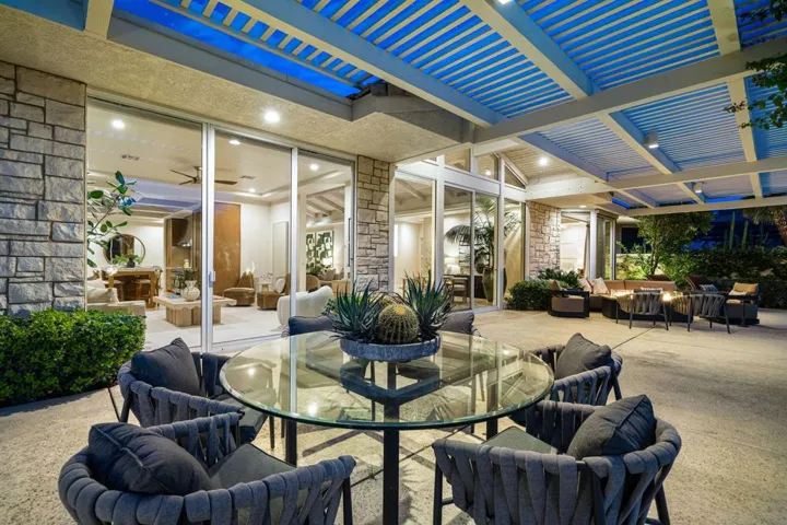 Outdoor eating area