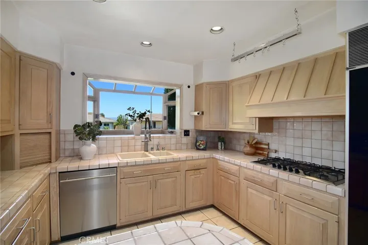 22548 Waterbury Street, Woodland Hills, California 91364