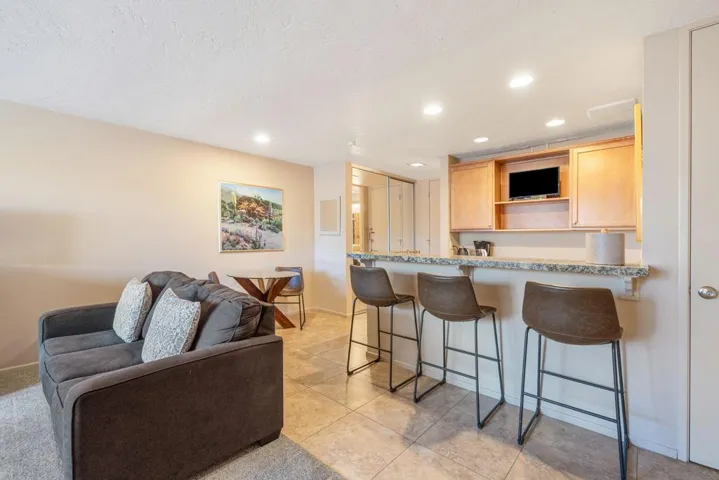 5. 17-web-or-mls-8M4A7676