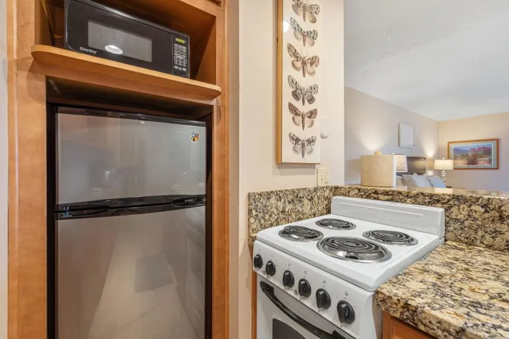 10. 23-web-or-mls-8M4A7646