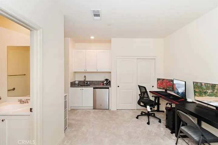 Old picture: Carpet has been removed. laminate flooring installed.