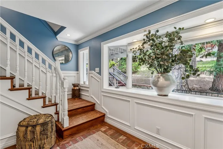 Stairs from lower level entry to main level