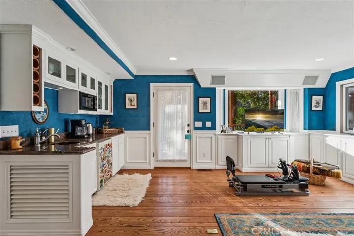 Lower lever living room doorway to balcony