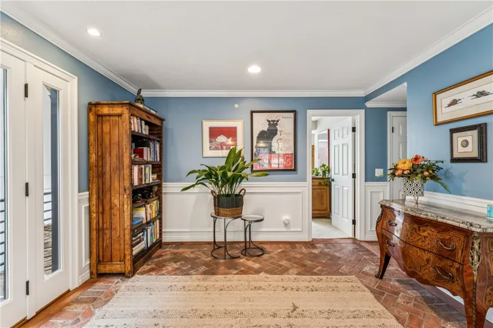 Lower level entry room
