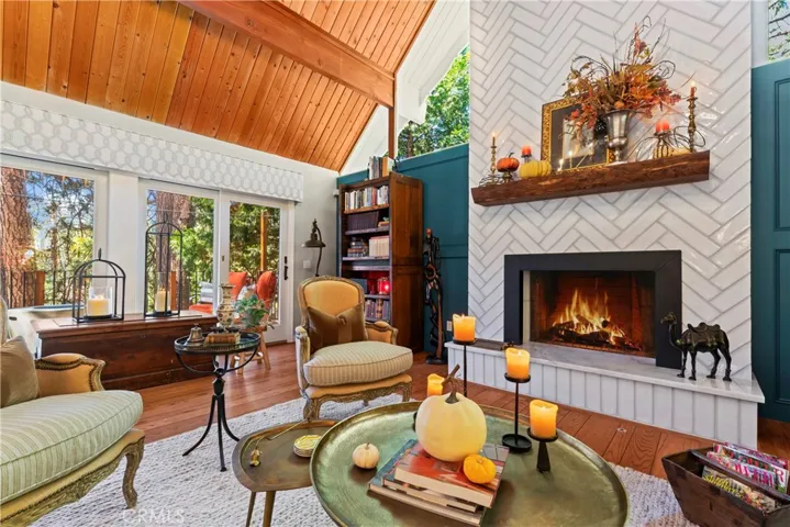 Main level living room