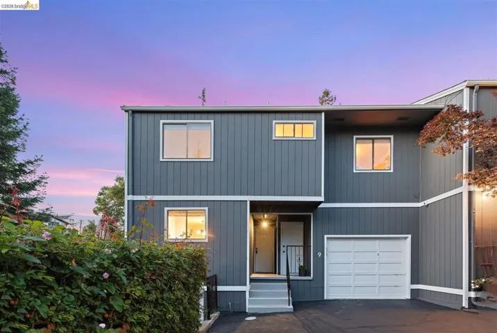 view of front of house featuring a garage and driveway