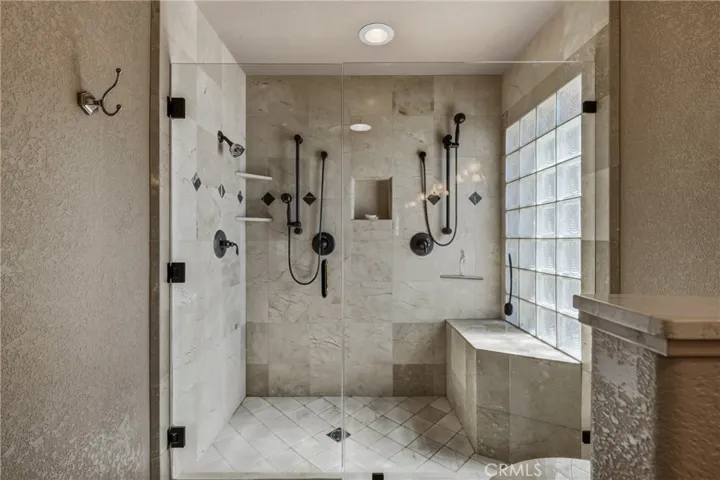 Beautiful walkin shower.