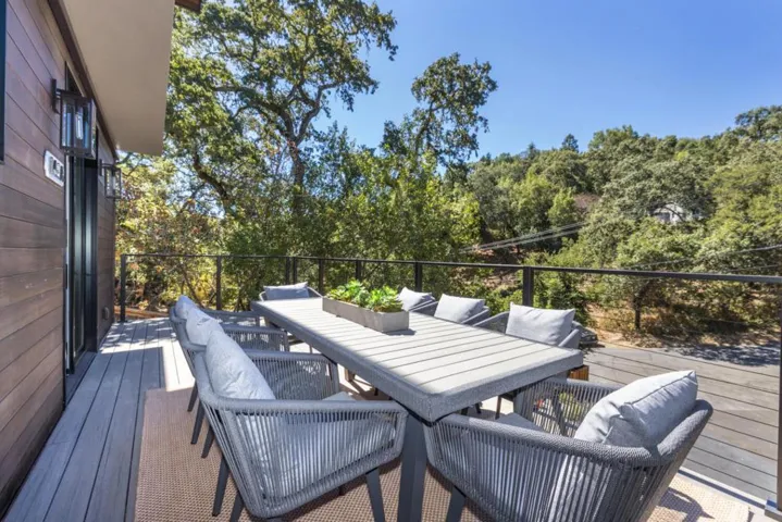 141 Lake Road, Portola Valley, California 94028