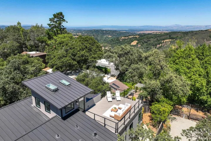 141 Lake Road, Portola Valley, California 94028