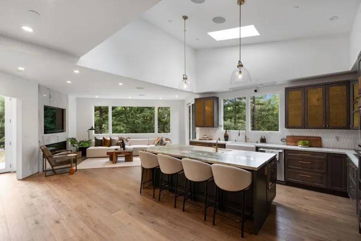 141 Lake Road, Portola Valley, California 94028