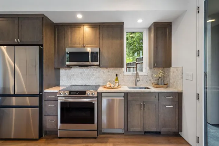141 Lake Road, Portola Valley, California 94028