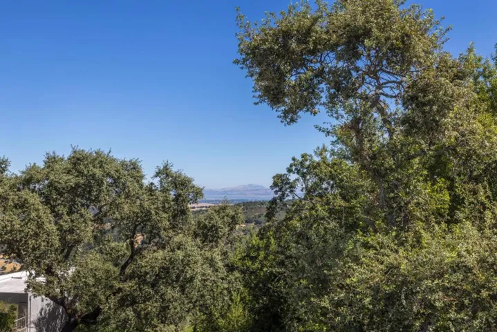 141 Lake Road, Portola Valley, California 94028