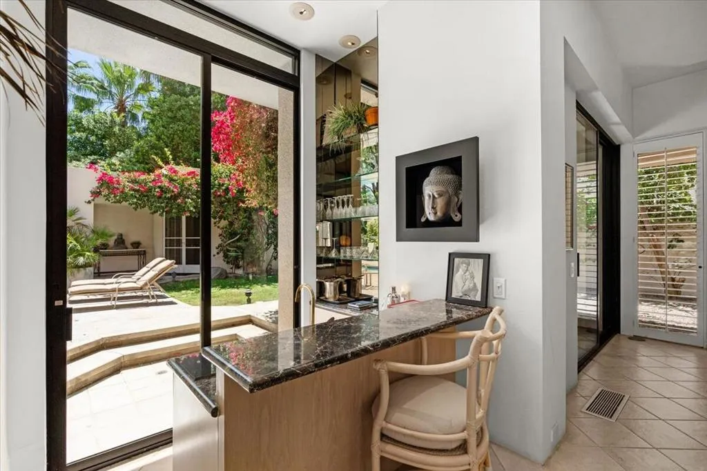 Cozy wet bar