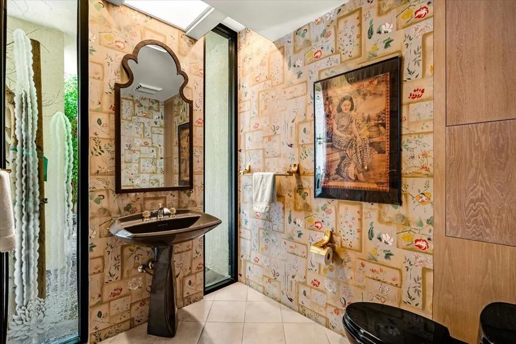 Powder room