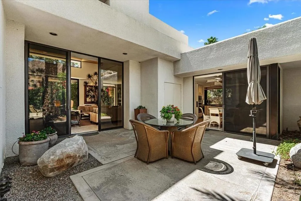 Private courtyard