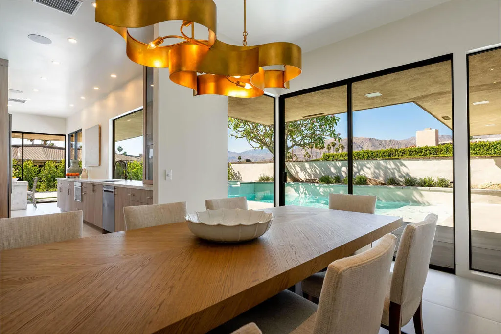 Dining Area & Kitchen