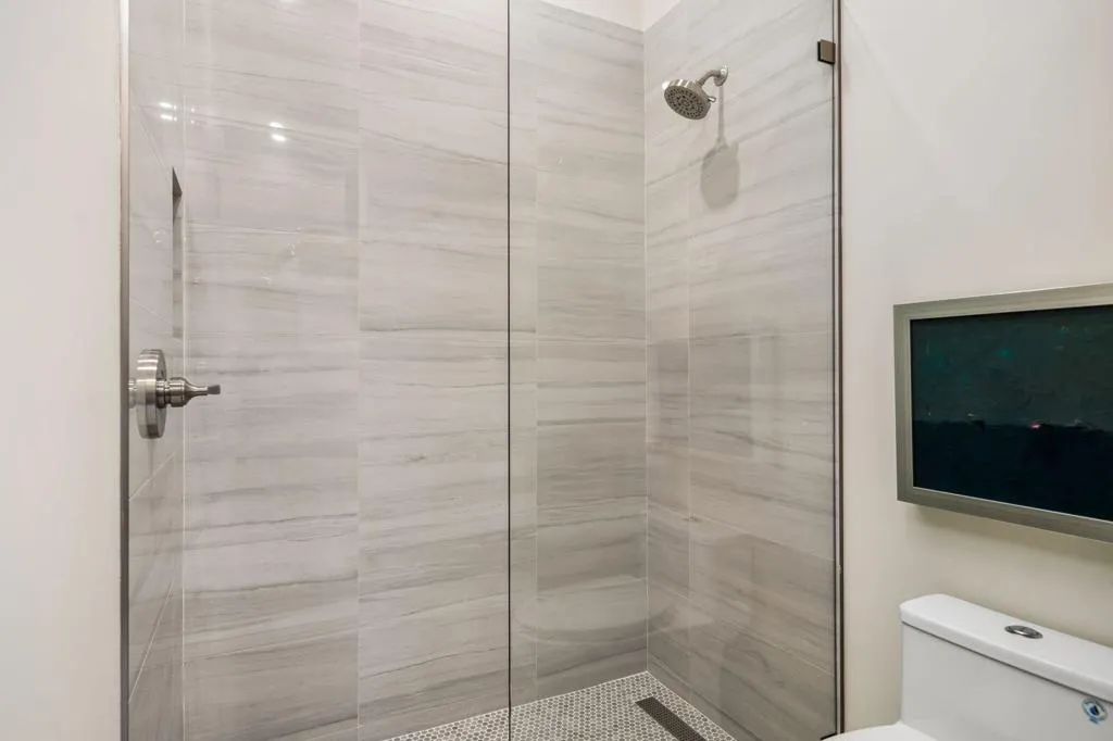 Guest Bath 2 Walk in Shower