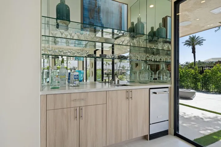 Walk Up Bar