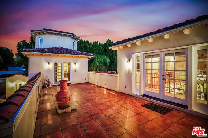 10655 Camarillo Street, Toluca Lake, California 91602