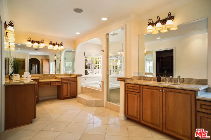 10655 Camarillo Street, Toluca Lake, California 91602