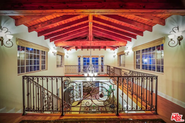 10655 Camarillo Street, Toluca Lake, California 91602
