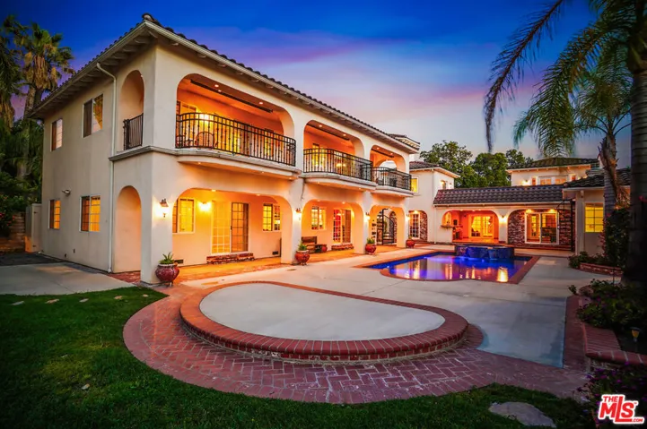10655 Camarillo Street, Toluca Lake, California 91602