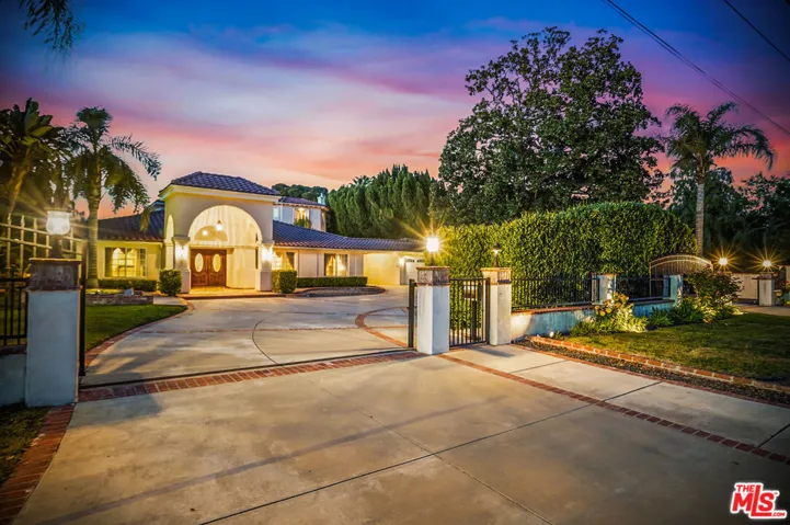 10655 Camarillo Street, Toluca Lake, California 91602