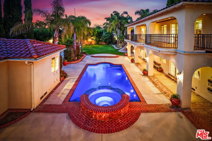 10655 Camarillo Street, Toluca Lake, California 91602