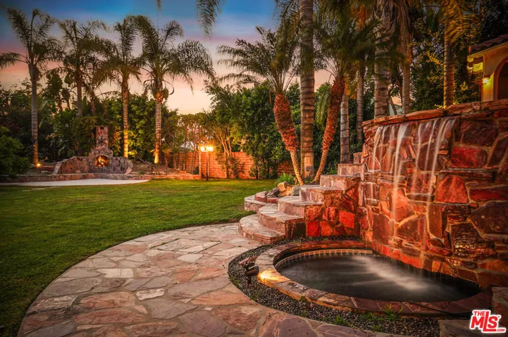 10655 Camarillo Street, Toluca Lake, California 91602