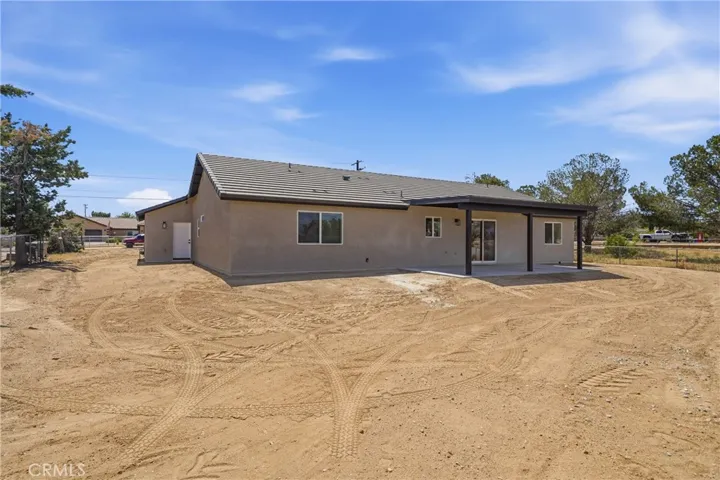 18090 Hinton, Hesperia, California 92345