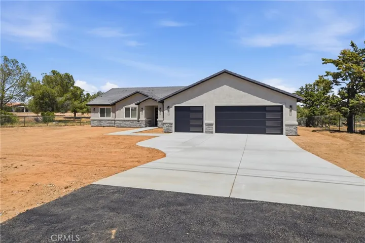 18090 Hinton, Hesperia, California 92345
