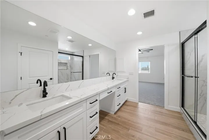 18090 Hinton, Hesperia, California 92345