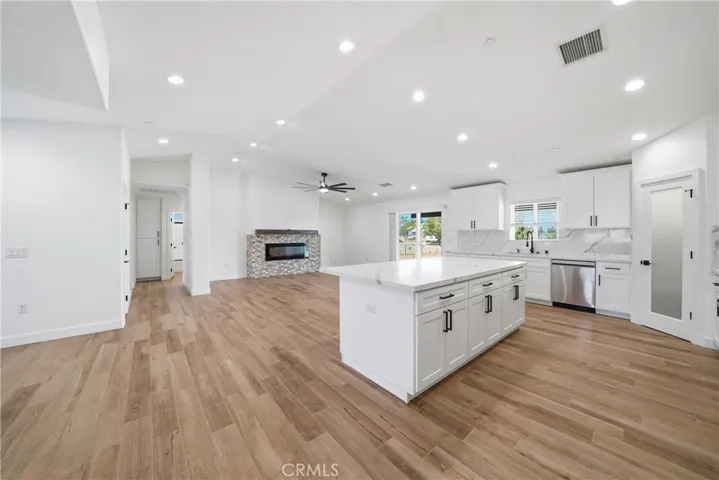 18090 Hinton, Hesperia, California 92345