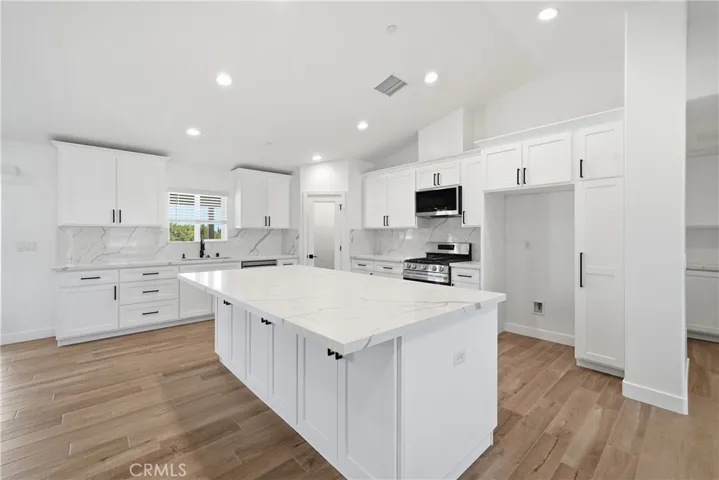 18090 Hinton, Hesperia, California 92345