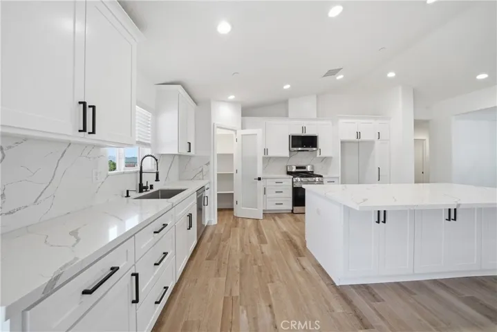 18090 Hinton, Hesperia, California 92345