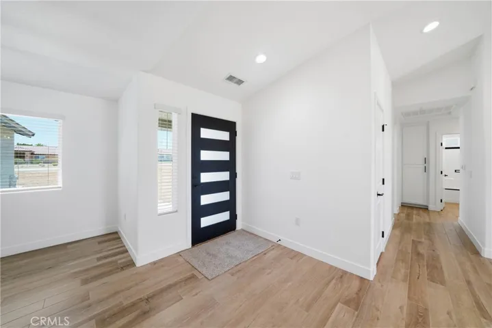 18090 Hinton, Hesperia, California 92345