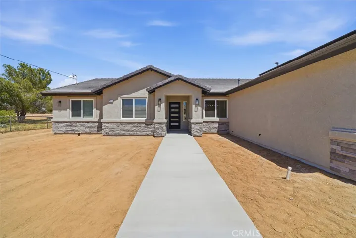 18090 Hinton, Hesperia, California 92345