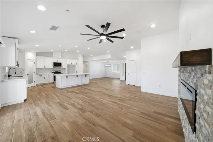 18090 Hinton, Hesperia, California 92345