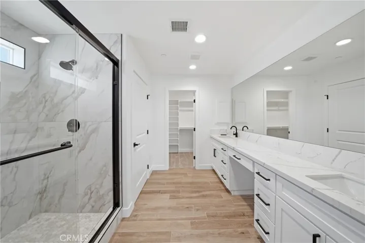 18090 Hinton, Hesperia, California 92345