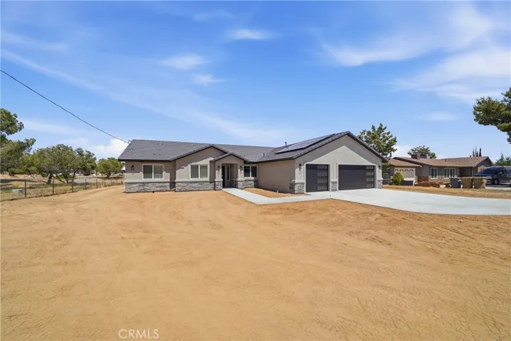 18090 Hinton, Hesperia, California 92345